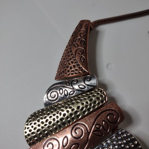 Multi Tone Metal Statement Necklace 19.5 Inches Long - Picture 6 of 12